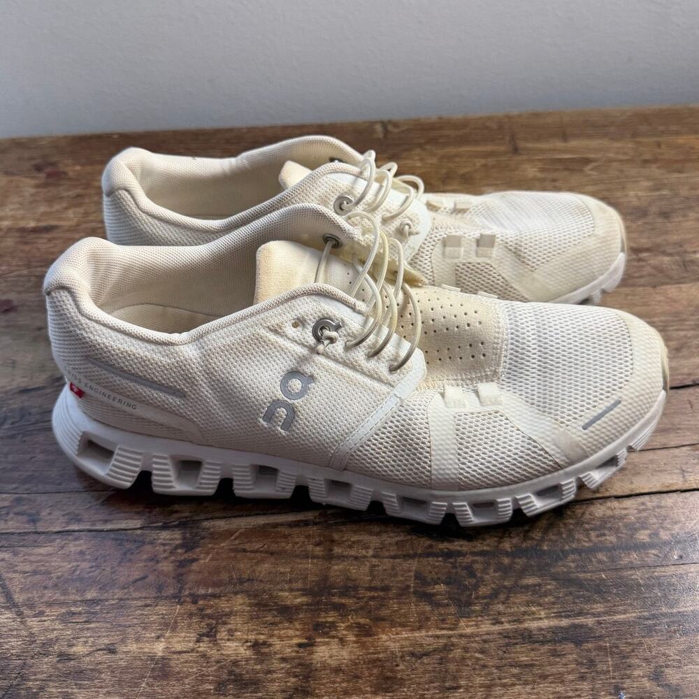 On Cloud White women's size 7.5